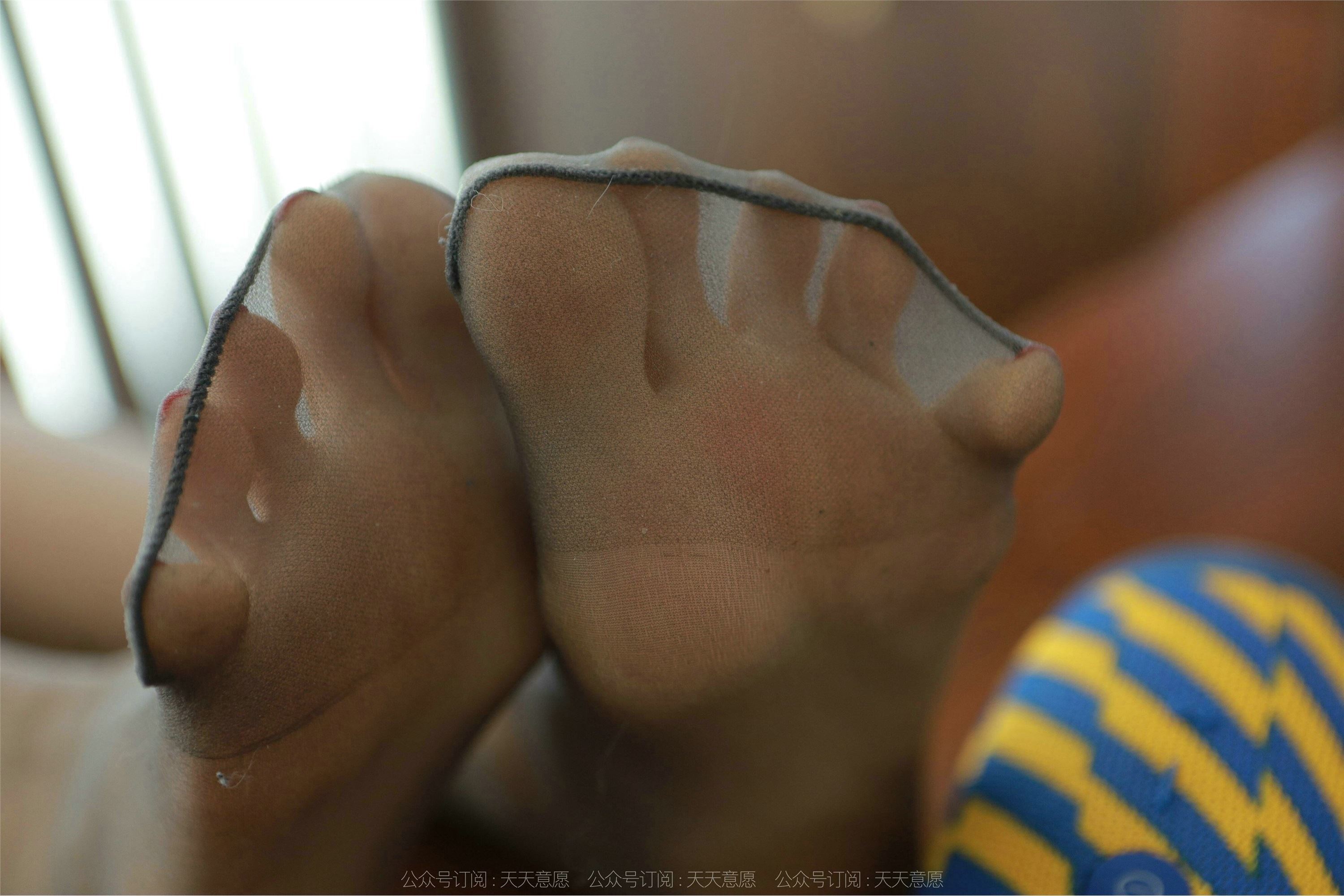 IESS异思趣向  2022.01.24 丝享家992：美子《办公桌下的红色》